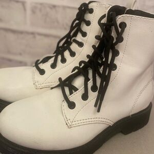 Time and Tru Cargo Shorts White